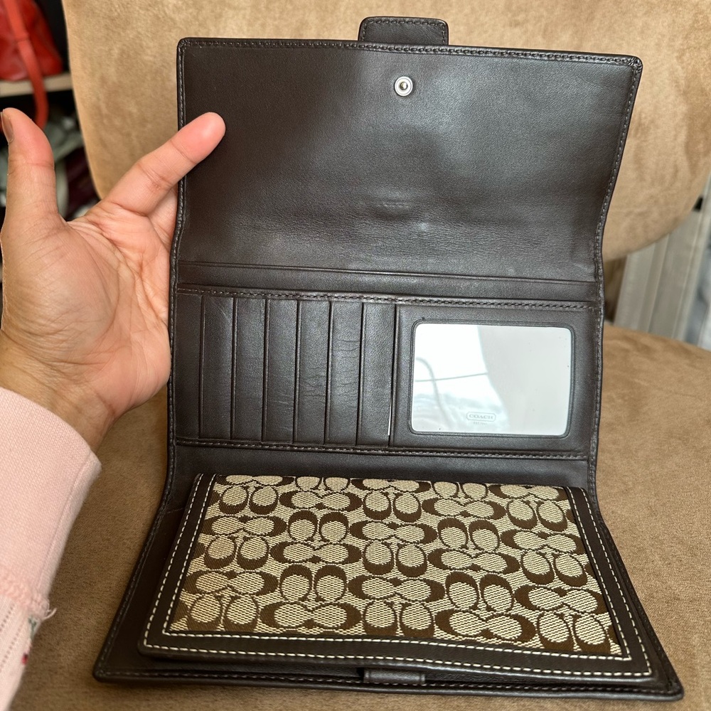 #20. Coach Soho Brown Signature Jacquard Trifold Checkbook Wallet F40584 VGUC - Picture 9 of 12